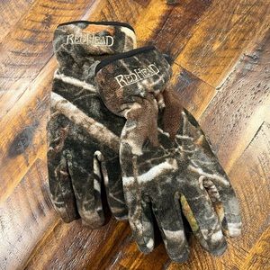Red Head Camo Gloves